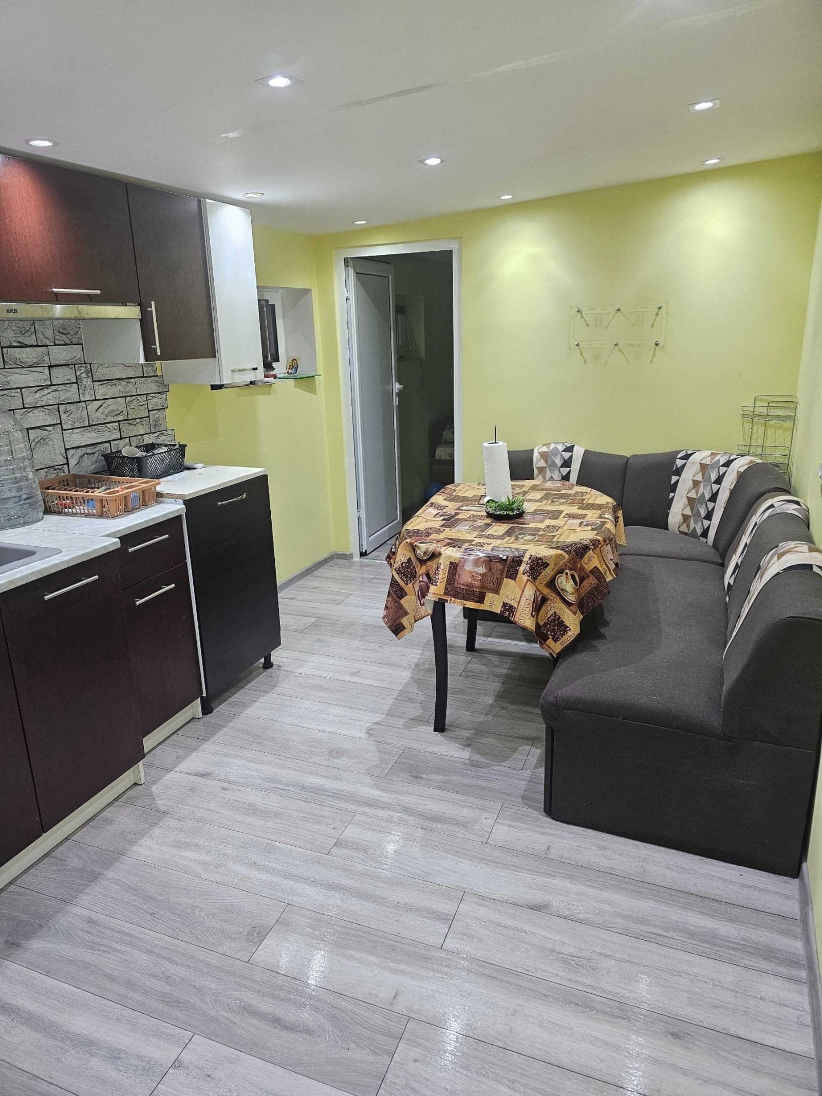 Тухлена обзаведена къща в гр. Раковски на асфалтирана улица с канализация