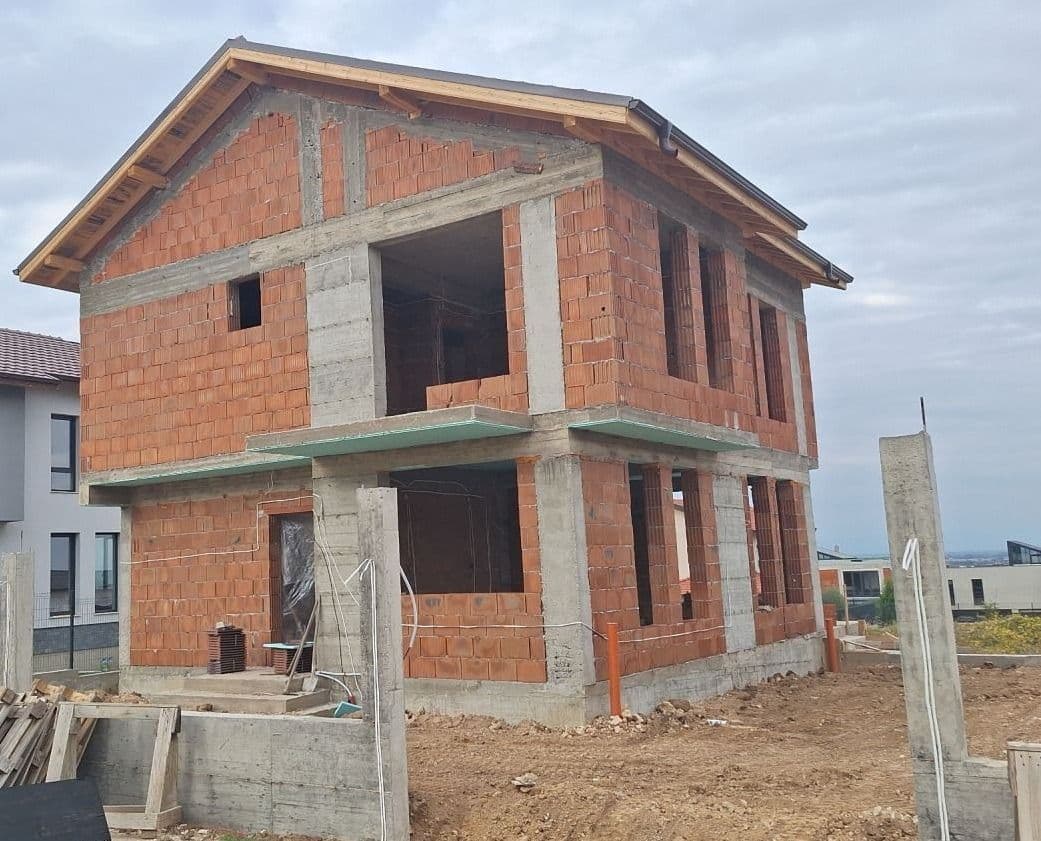 Новопостроена двуетажна самостоятелна къща в с. Брестник, с панорамна гледка