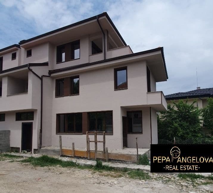 Новопостроена къща в централната част на с. Марково