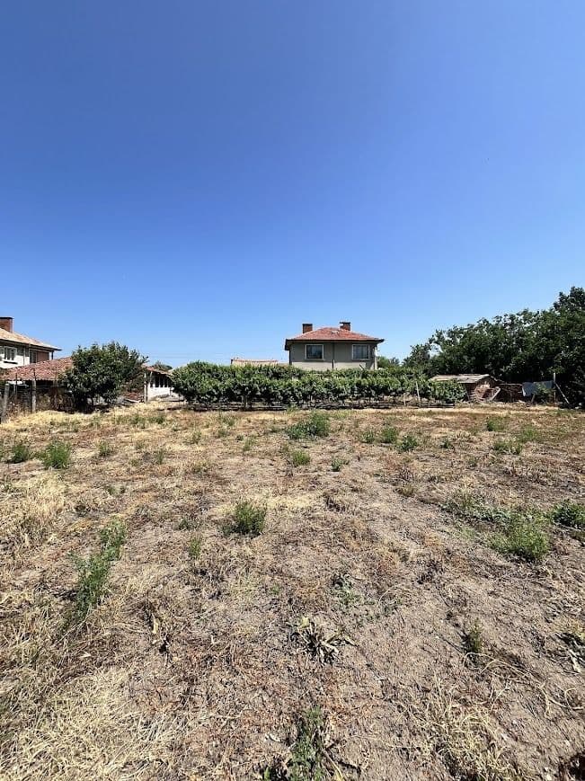 УПИ 740кв.м. в гр. Съединение на улица с канализация