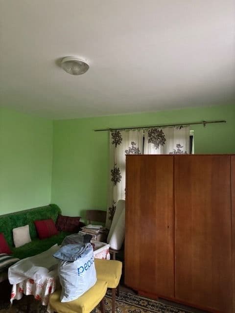 Къща с голям двор - 2400кв.м. в с. Голям Чардак