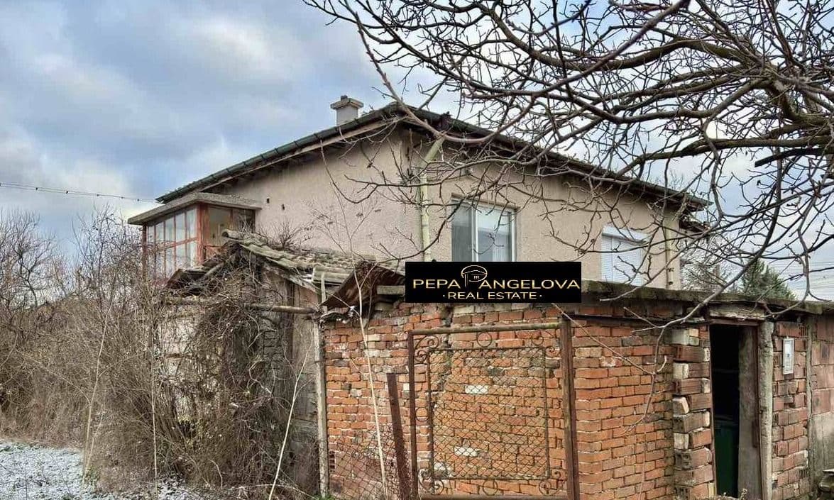 Масивна къща на две плочи в с. Радиново