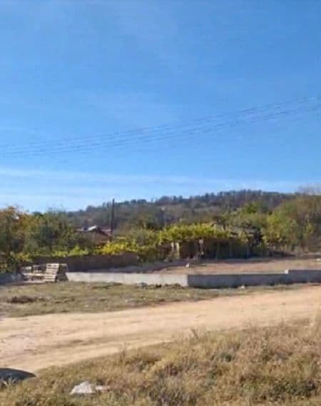 Къща с голям двор 1150кв.м. и прекрасна панорамна гледка в с. Кръстевич