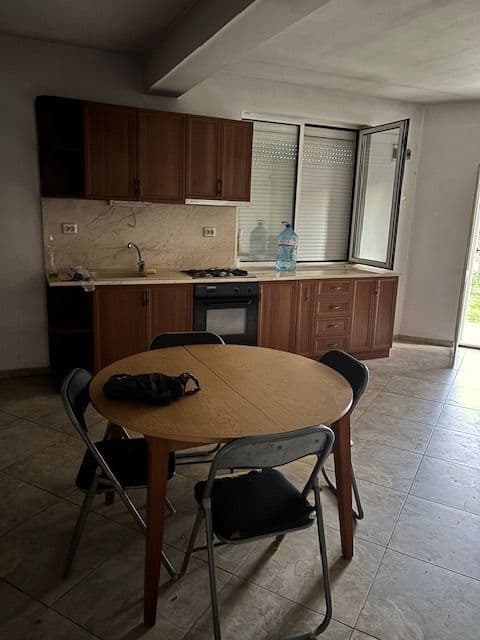 Тухлена къща на плоча в гр. Раковски, с канализация