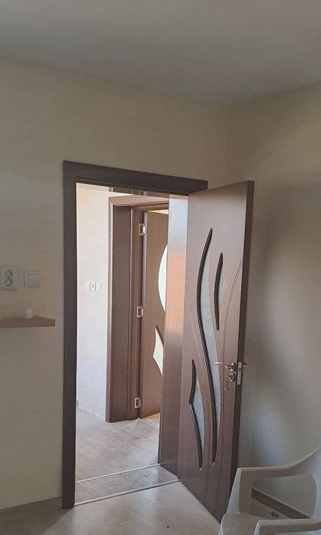 Тухлена къща на плоча с голям двор 1880кв.м., подходящ за ФЕЦ, в с. Борец