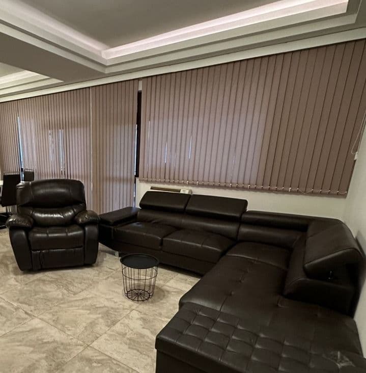 Самостоятелна масивна двуетажна къща в с. Брестник, обзаведена